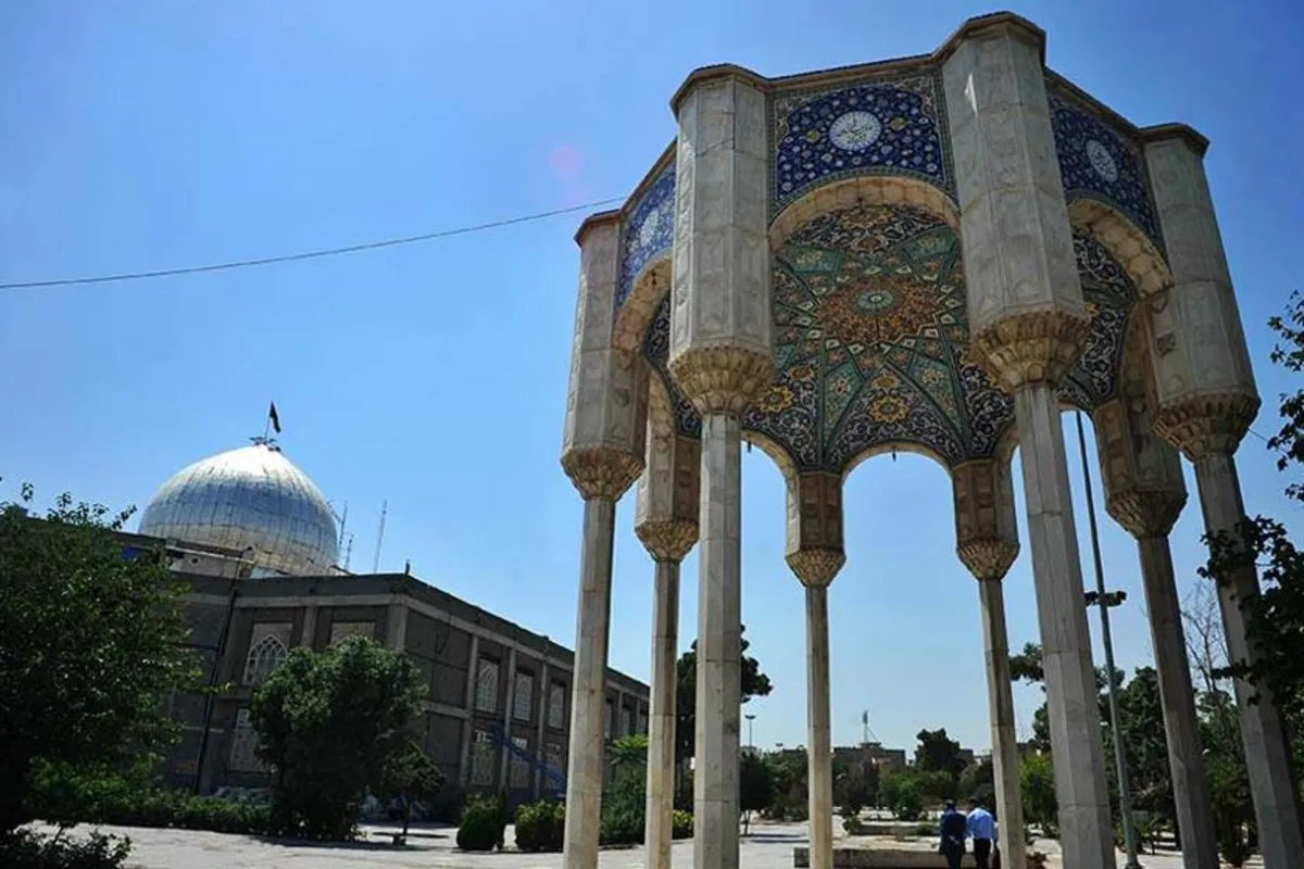 تور بازدید از قبرستان ابن بابوی و مشاهیر برجسته در آن